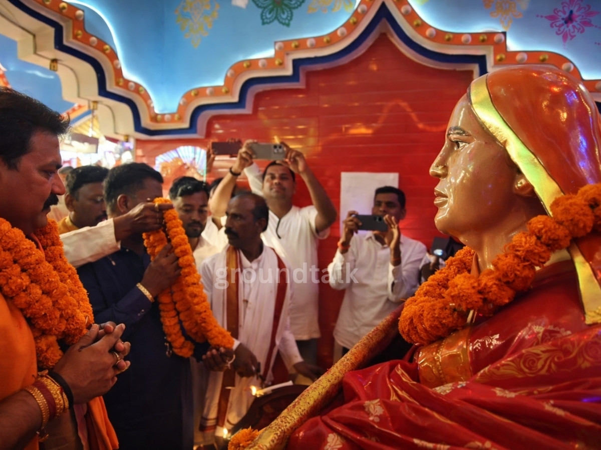 भुवन छपरा में शारदा देवी की याद में बना 65 फीट ऊँचा मंदिर