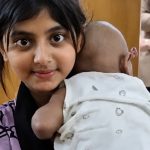 बांग्लादेश की 13 वर्षीय नाबालिग मां को अदालत के आदेश के बाद अपने बच्चे की कस्टडी मिली, न्याय और मातृत्व की संघर्षपूर्ण कहानी।