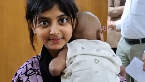 बांग्लादेश की 13 वर्षीय नाबालिग मां को अदालत के आदेश के बाद अपने बच्चे की कस्टडी मिली, न्याय और मातृत्व की संघर्षपूर्ण कहानी।